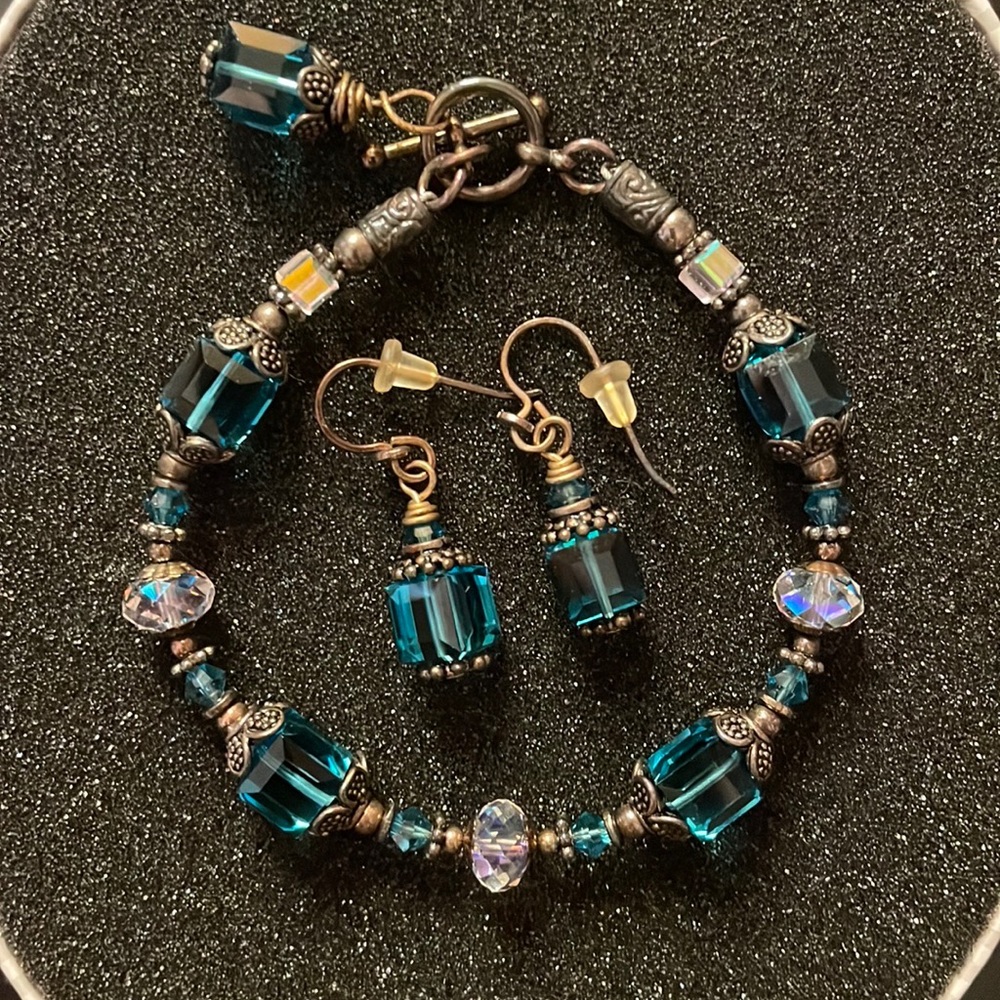 ❌SOLD❌ Turquoise Glass Beads Earrings and Bracelet Set
